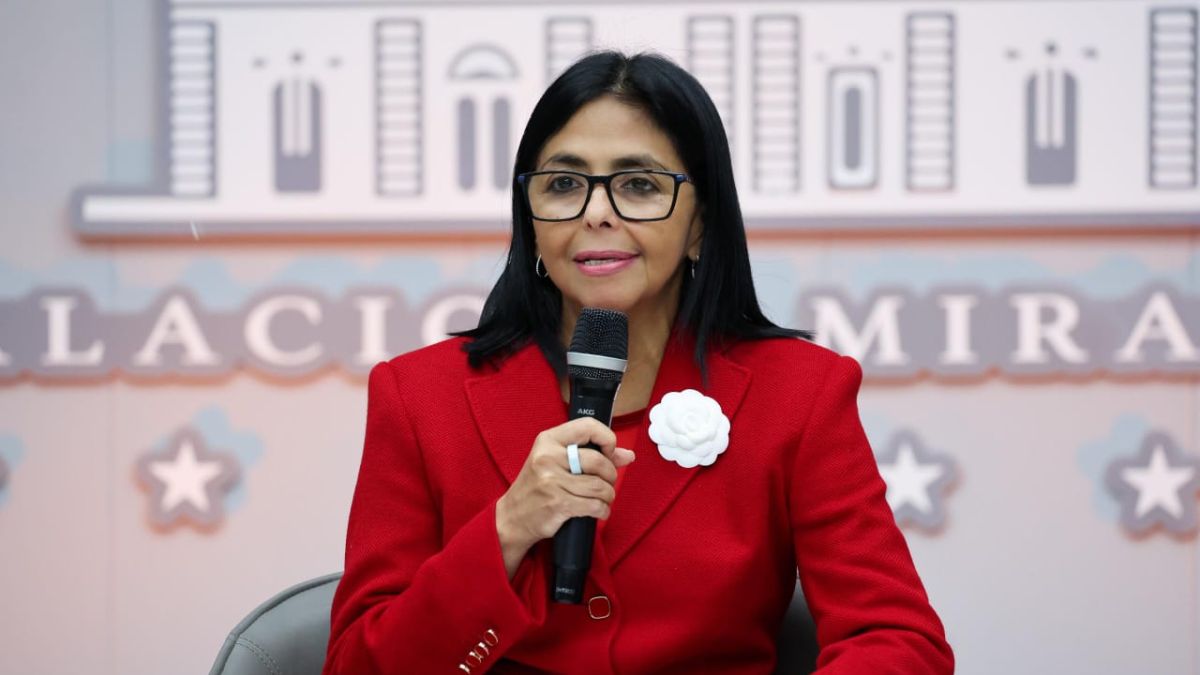 President (E) Delcy Rodríguez: Today Venezuela has 1600 supermarkets and 63 hypermarkets (+pharmacies)
