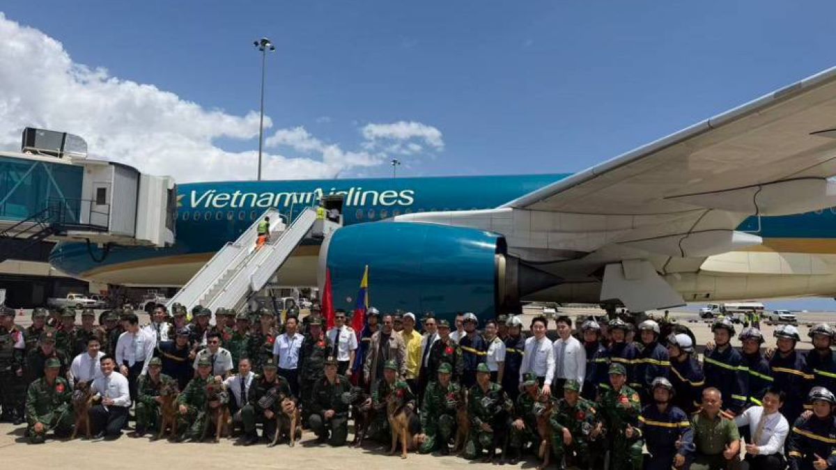 President in charge welcomes 174 rescuers and 8 canine agents from Vietnam