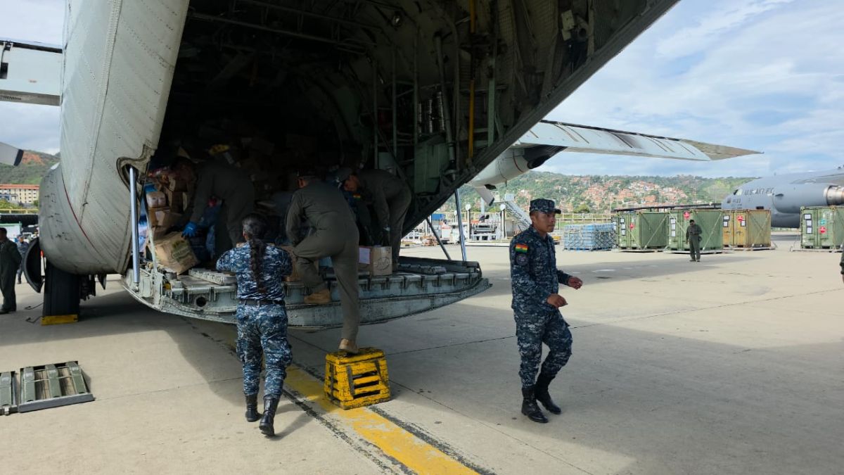 Bolivia sends 20 rescuers and six tons of supplies to Venezuela