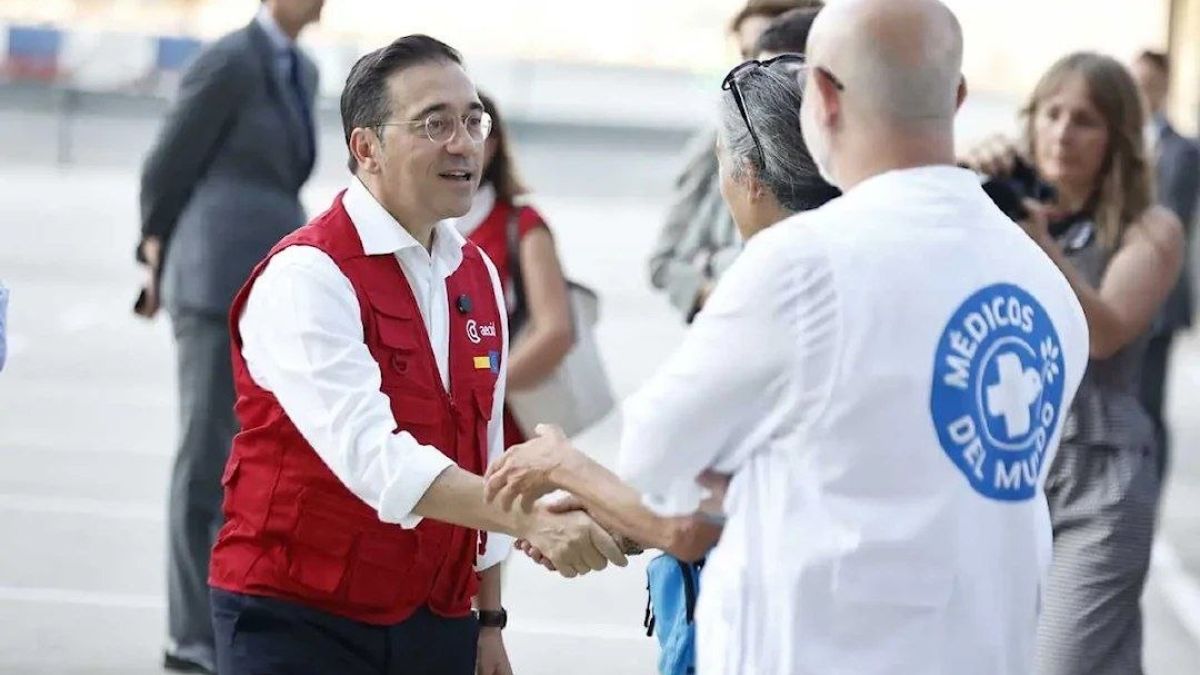 Plane from Spain arrives in Venezuela with medical equipment and emergency kits to deal with contingencies