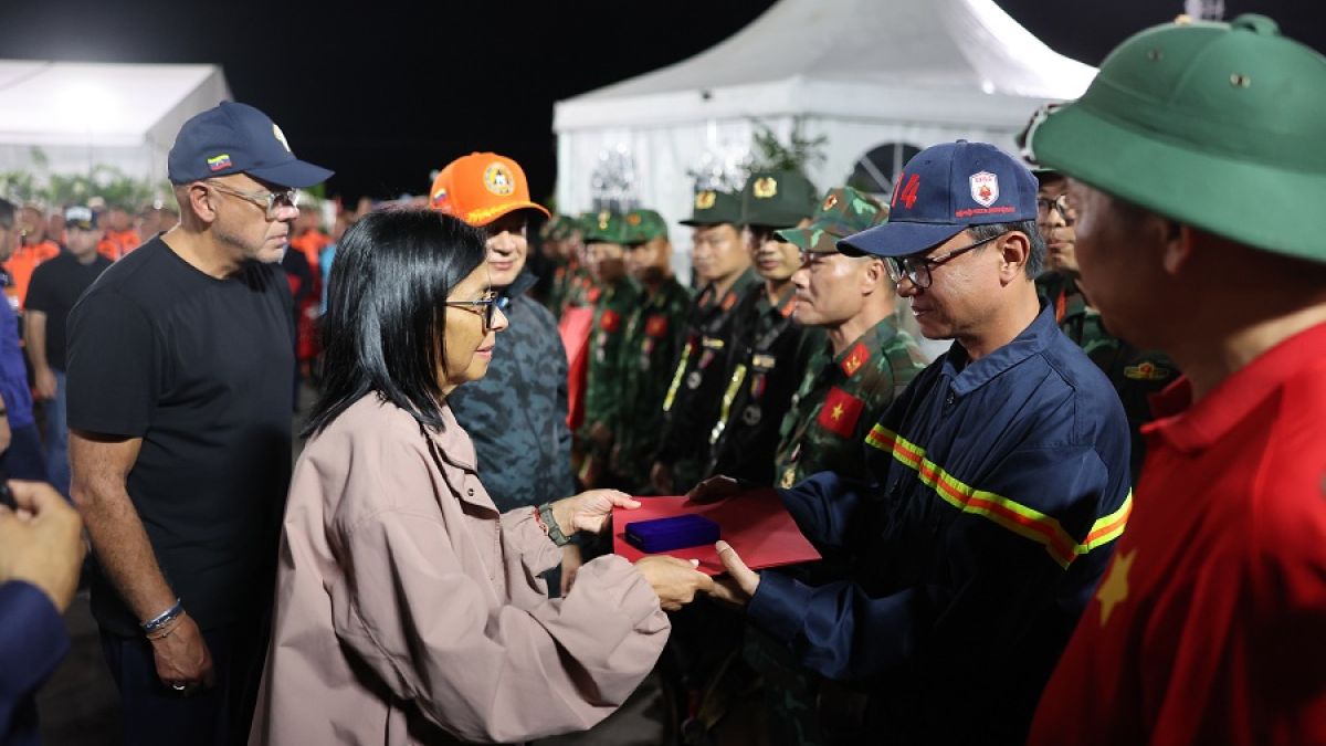 President in Charge awarded brigade members and rescuers from Central America, Asia, Eurasia and the Caribbean