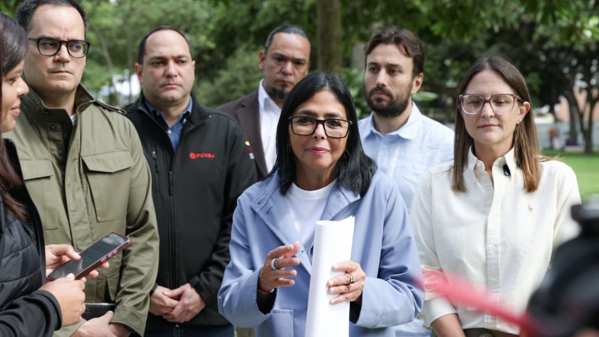 President (E) Delcy Rodríguez urged public and private banks to activate mortgage portfolios with up to 80% subsidy