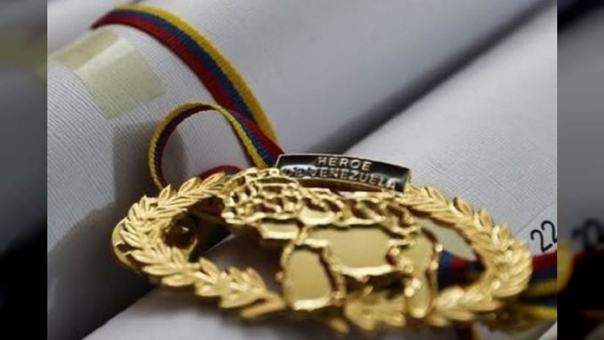 President (E) awards EU humanitarian aid coordinators for rescue work in Venezuela