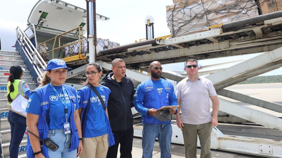 UNHCR receives equipment to support the installation of temporary camps in Venezuela