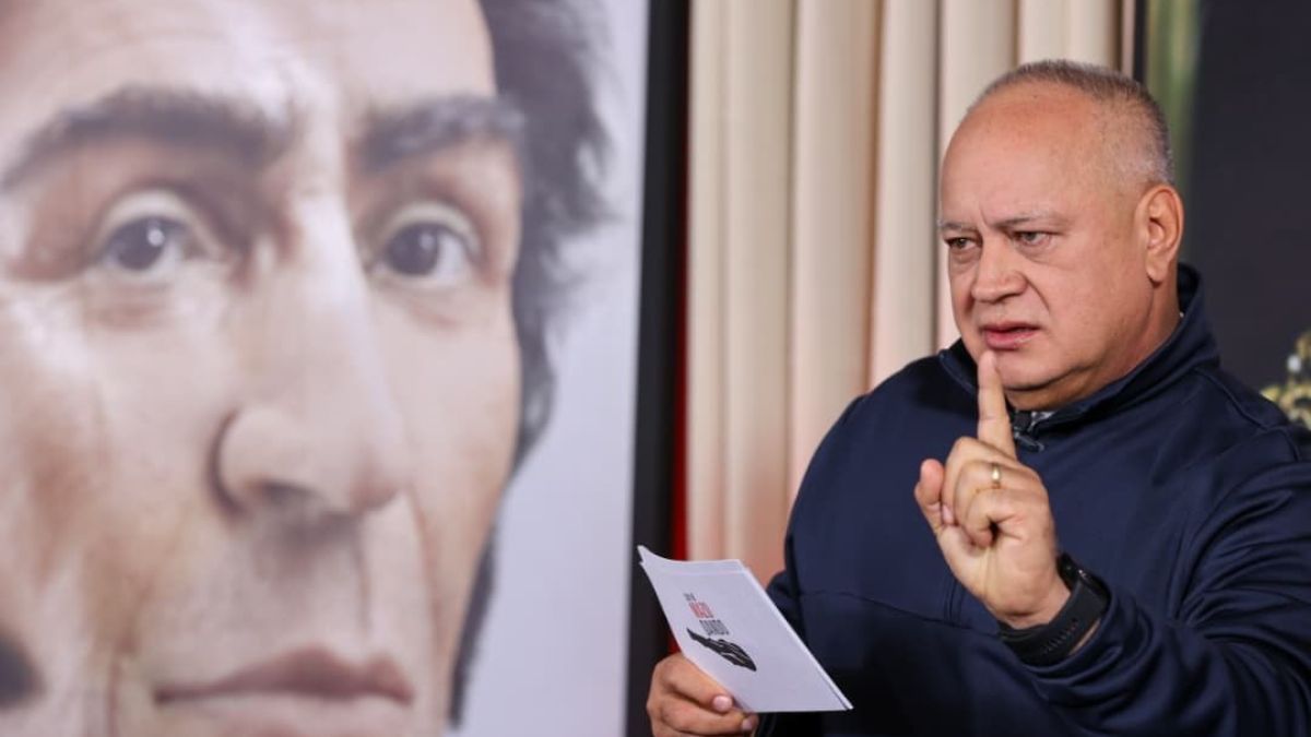 Diosdado Cabello: There hasn't been a single day that we're not on the street next to the town