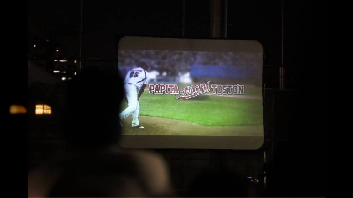 Ruta de la Esperanza brought movies to families at the Gran Base de Paz camp in Caracas