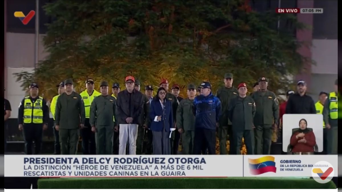 President (E) Rodríguez awarded Heroes of Venezuela award to rescuers and canine units in La Guaira