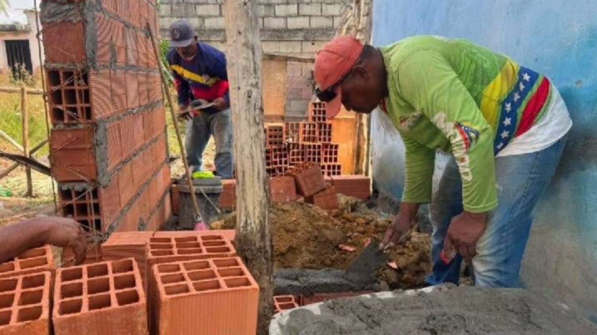 Venezuela Renace intervenes 265 homes affected by earthquakes in Falcón