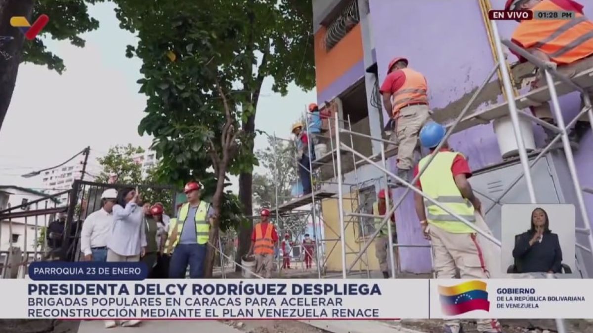 President (E) Delcy Rodríguez deployed communal brigades from Venezuela Renace in Caracas