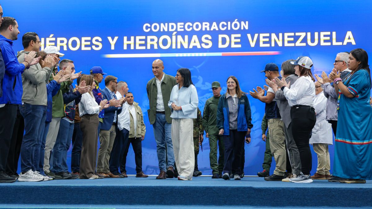 President Delcy Rodríguez awarded “Hero of Venezuela” medal to public servants