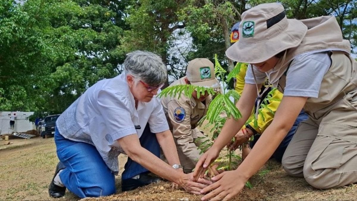 Government handed over parks recovered on Park Ranger Day