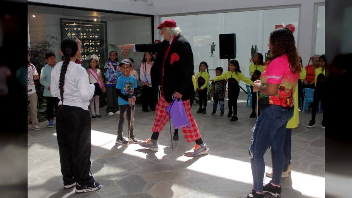 More than 150 children enjoy the Valencia Art Museum's holiday program