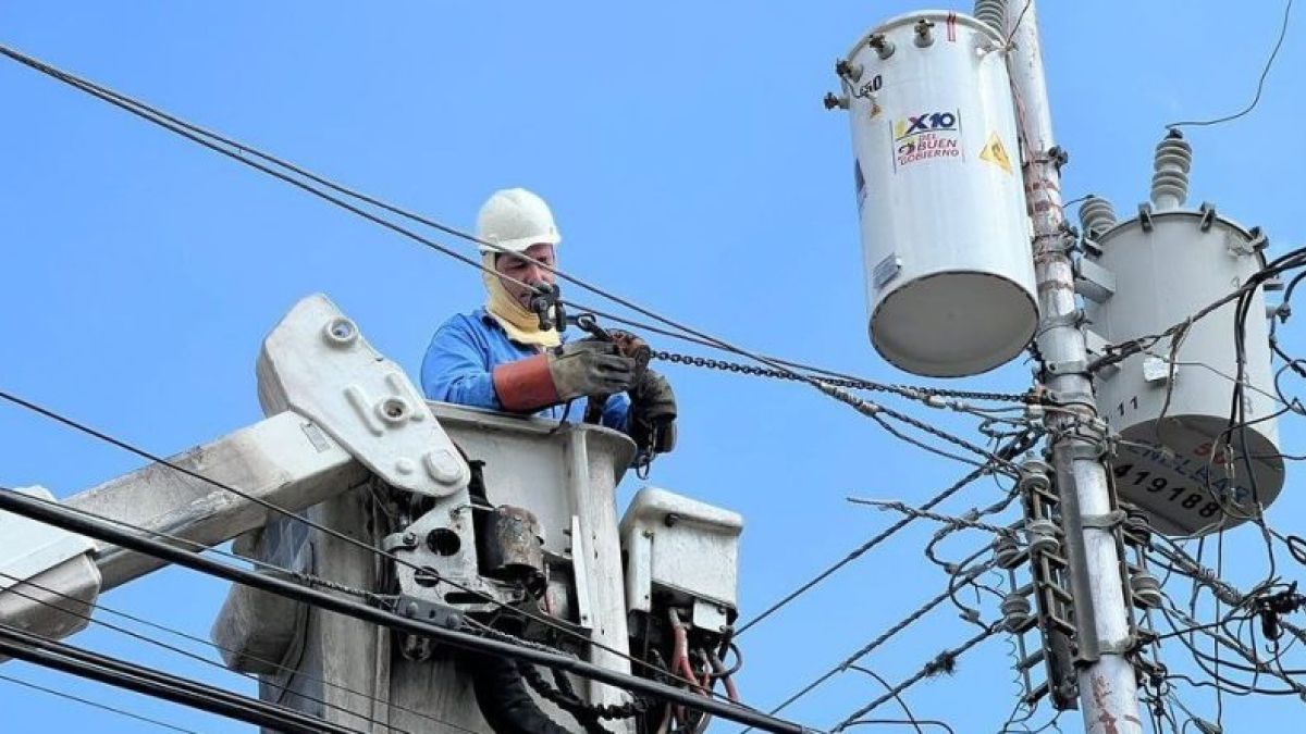 CORPOELEC and the Government of Zulia deliver transformers to the entity