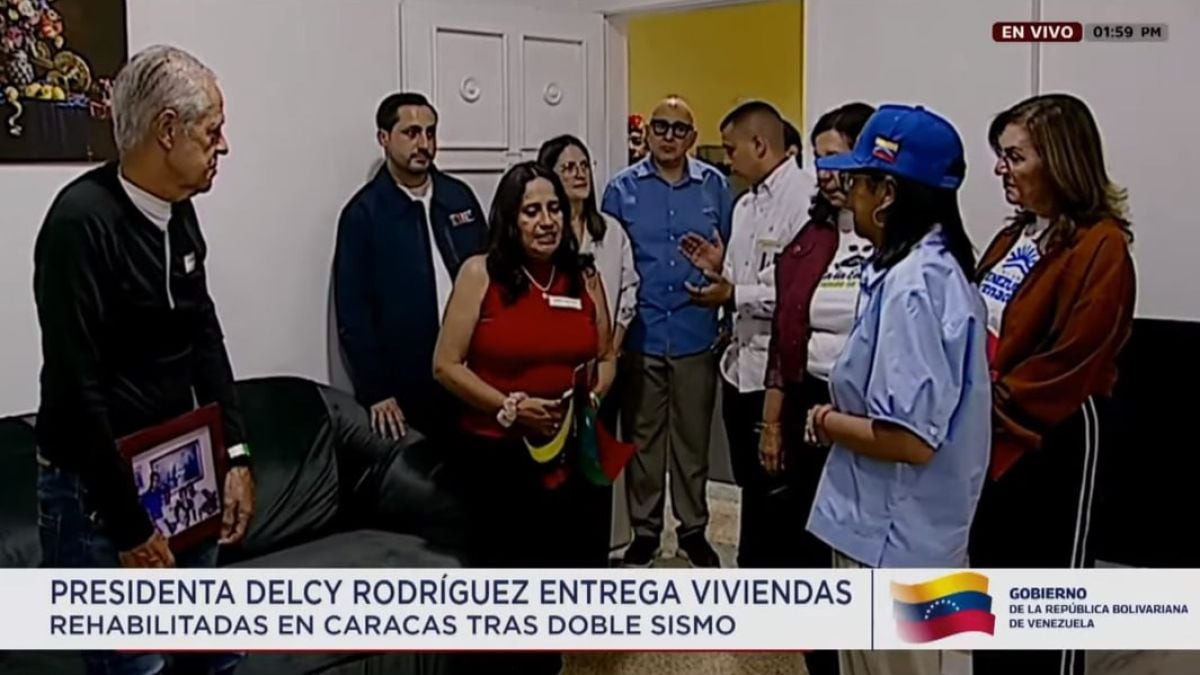 President (E) Delcy Rodríguez delivered rehabilitated housing in Caracas after double earthquake