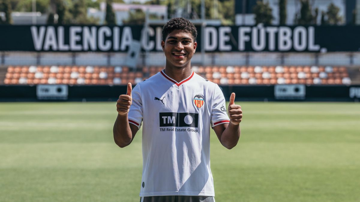 Valencia CF of Spain announced the addition of Venezuelan youth Román Davis