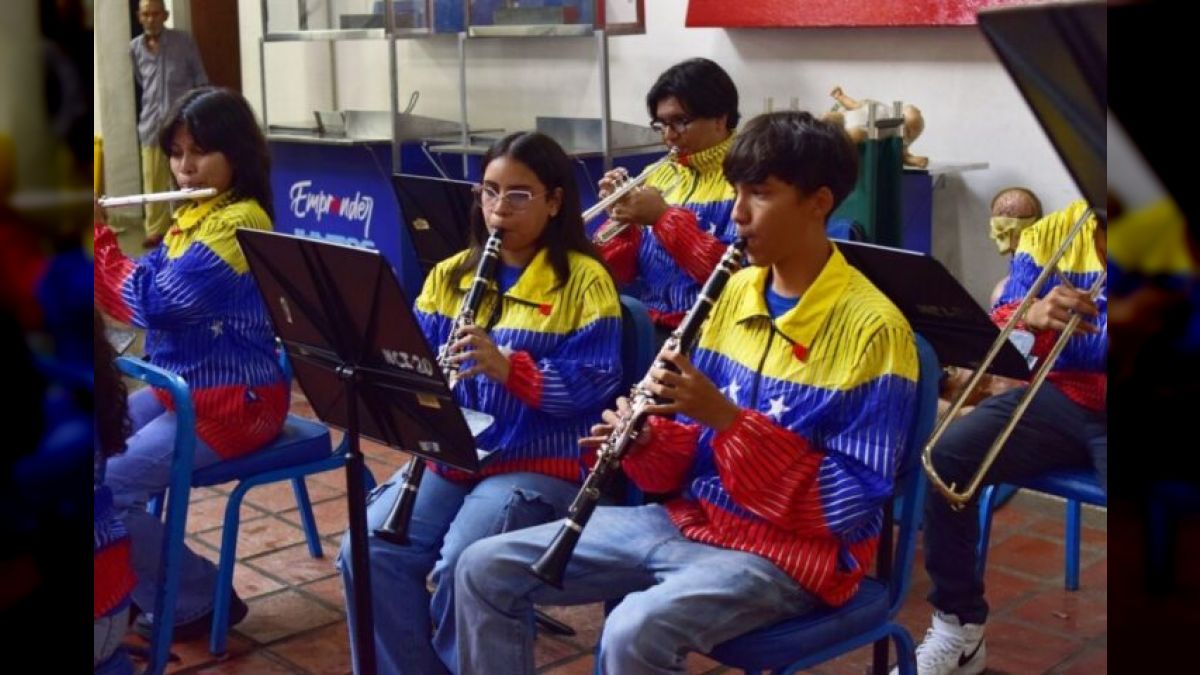 Sistema de Orquestas brought music and joy to Campamento Transitorio César Rengifo