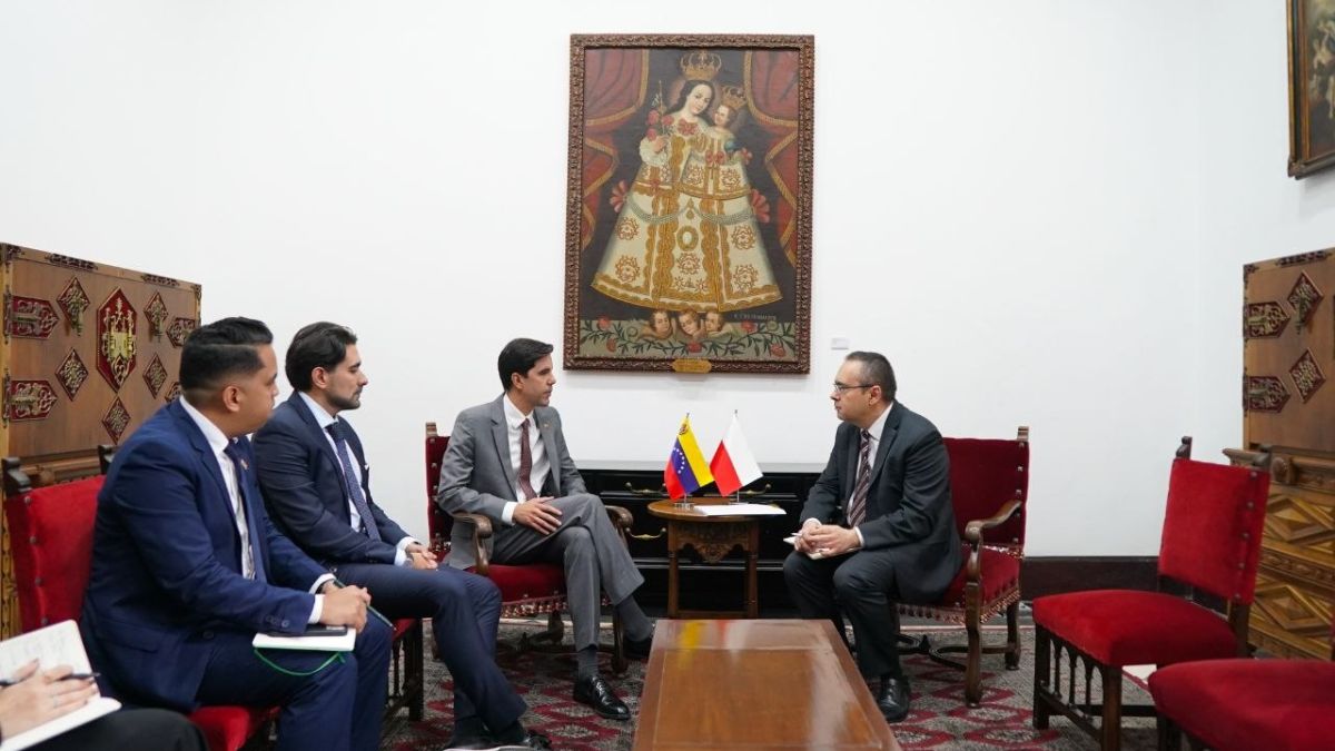 Venezuela revises bilateral agenda with the Netherlands, Poland and Serbia