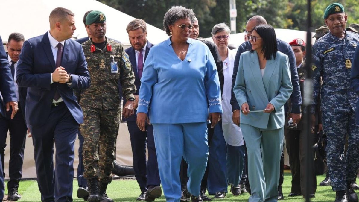 Delcy Rodríguez and Mia Mottley oversee Barbadian mobile hospital installed after double earthquake
