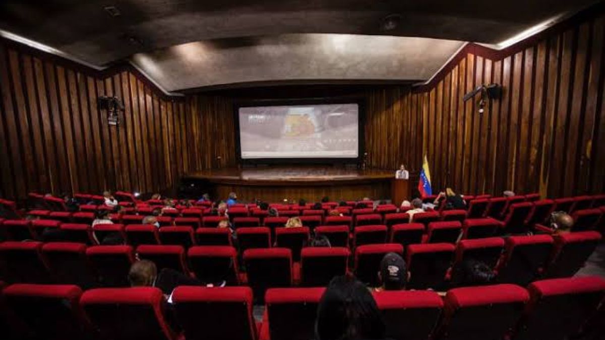 Venezuelan students present their short films at the Cinemateca Nacional