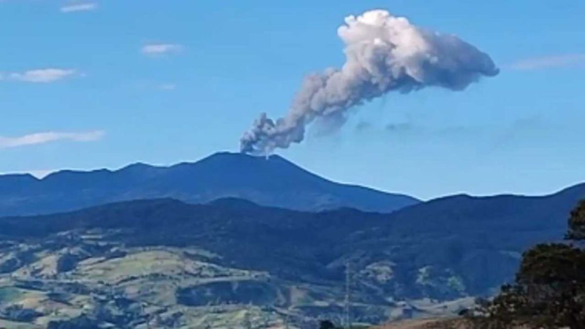 Puracé volcano in Colombia records increased seismic activity on orange alert