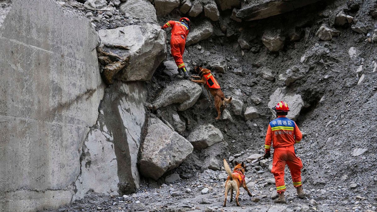 Border flood kills more than a thousand in Nepal and China