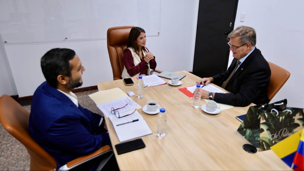 Minister Daniella Cabello evaluated strategies to attract tourists from the British market