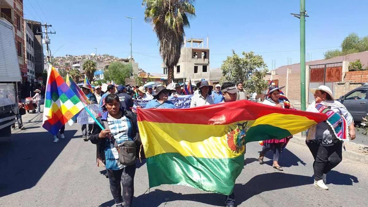 Social sectors mobilize in Cochabamba against “diesel” and the economic policies of Paz
