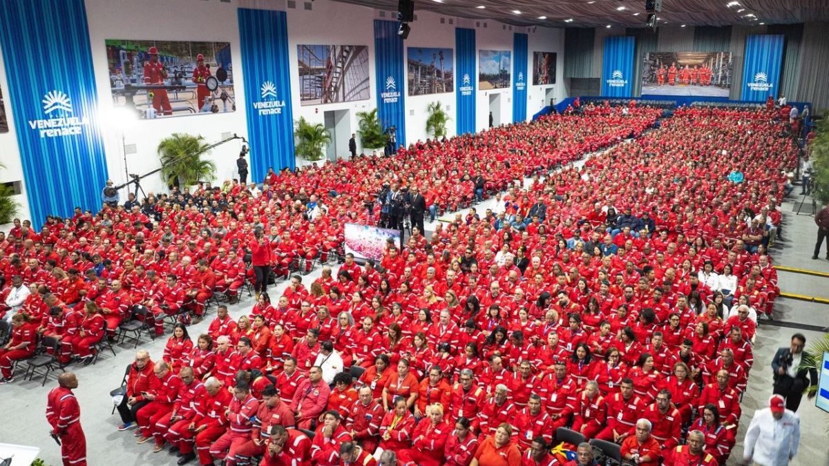 Oil working class backs actions promoted by President Rodríguez