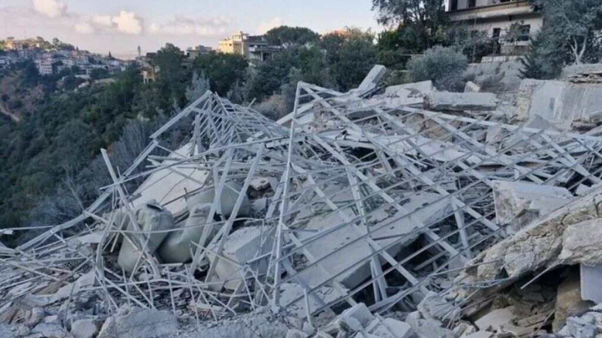 Israeli air strikes completely destroy Ghandour Hospital in southern Lebanon