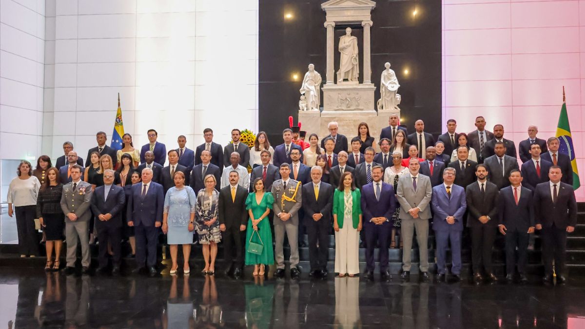 Brazil commemorated 204th anniversary of its Independence in Caracas with a floral offering to the Liberator