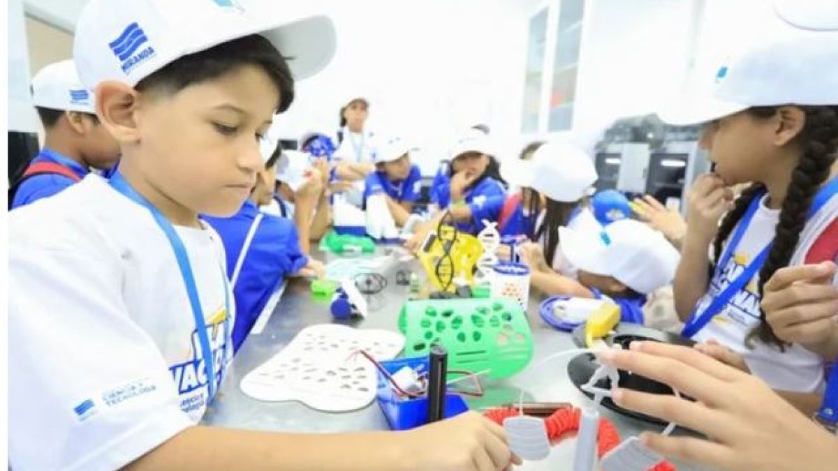 More than 140 children and young people strengthen scientific vocations during a training day