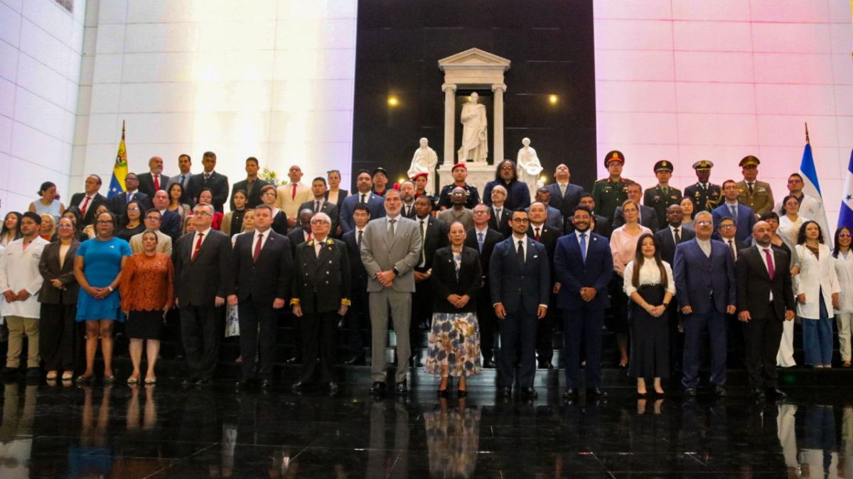 Nicaragua and Honduras honor Bolivar on the 205th anniversary of Central American Independence