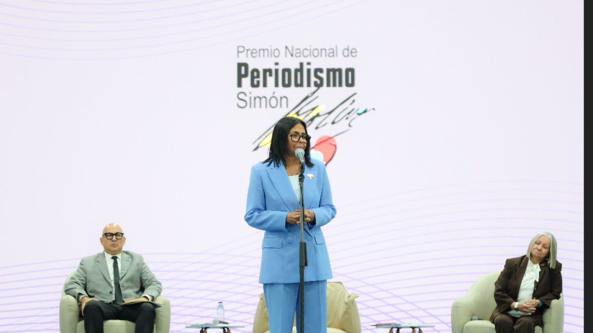 President Rodríguez recognized the journalists who truthfully informed the people after the earthquakes