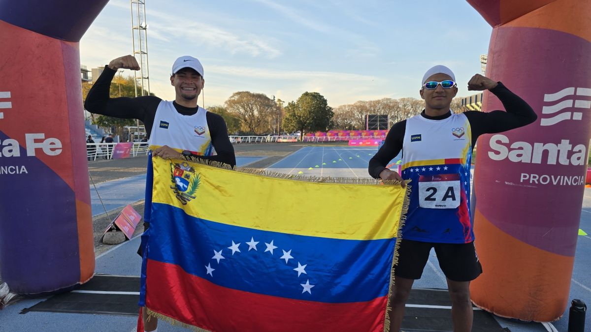 Pentathletes Albert Rivas and Neiverson Quintana won silver medals at the XIII South American Games