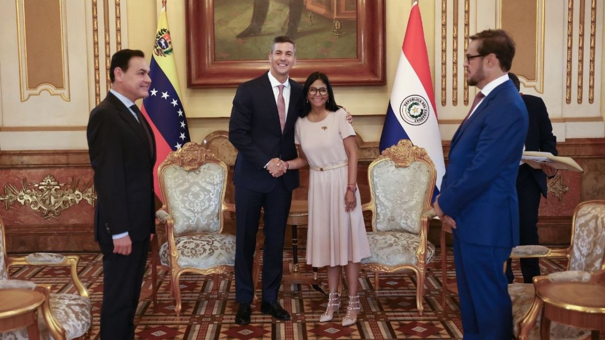 Venezuela and Paraguay sign joint statement after meeting of heads of state in Caracas