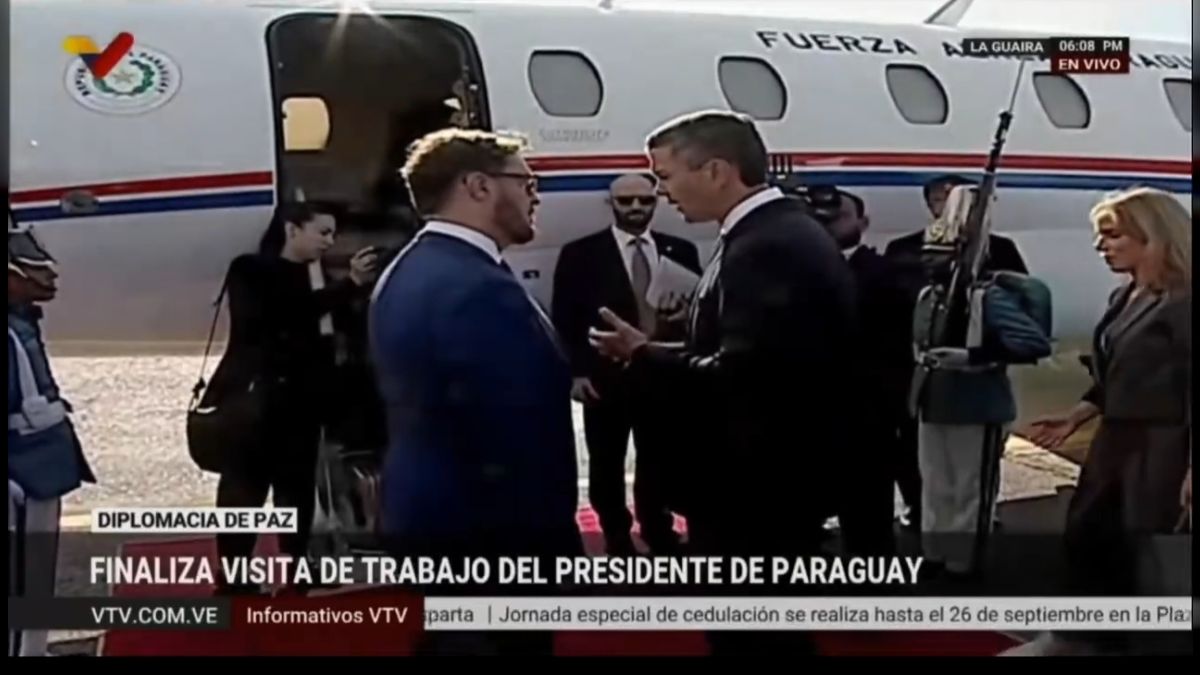 Bolivarian Government Authorities Pay Farewell Honors to the President of Paraguay