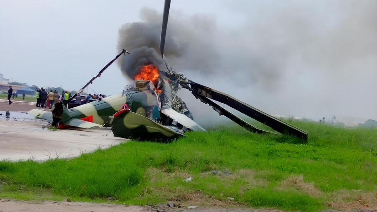 Military helicopter crash leaves at least 17 victims in Democratic Republic of Congo