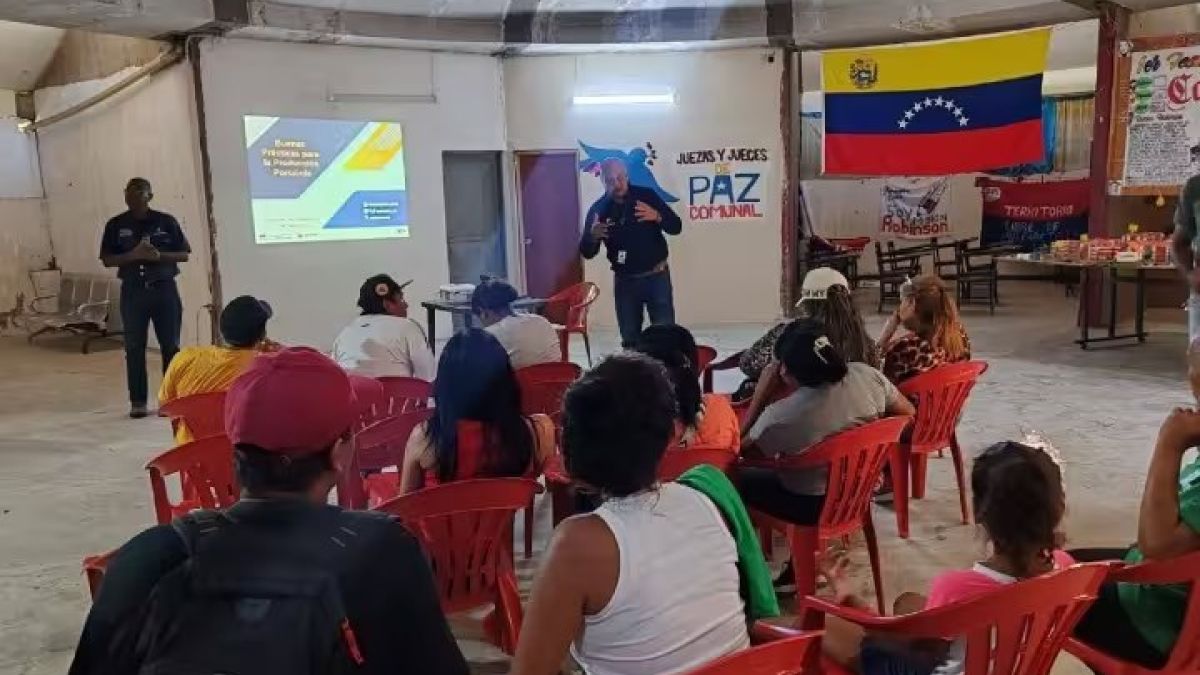 SENCAMER trains producers from the Cacique Tiuna communal circuit in pig farming practices