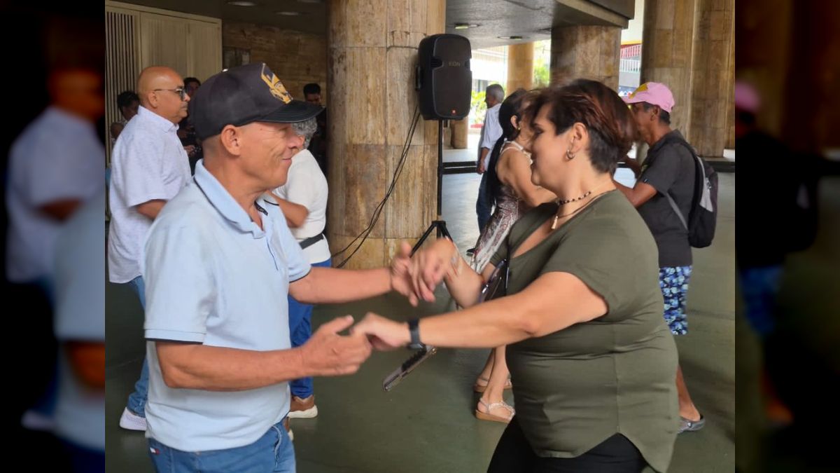 Caracas celebrated National Salsa Day with music and dance