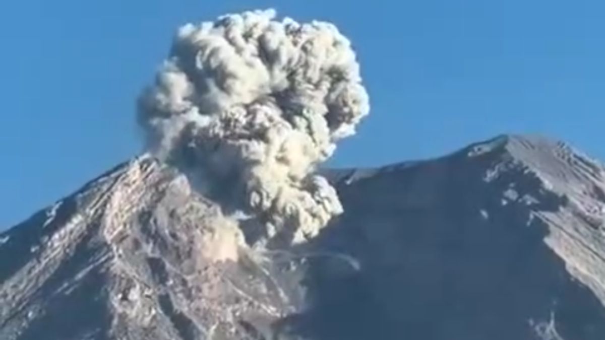 Semeru volcano erupts in Indonesia and disperses volcanic ash in East Java