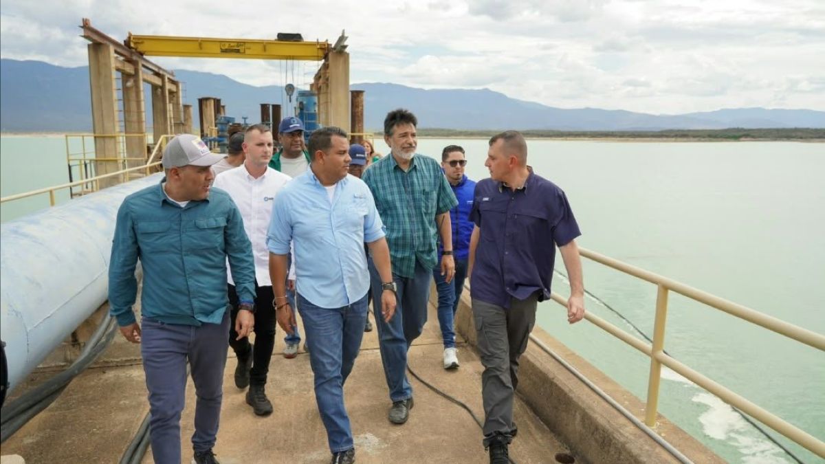 Minister Carlos Mast reviews Water Strengthening Plan in the 5 axes of the Falcón state