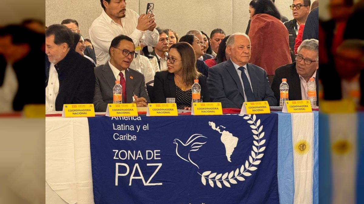 Tania Díaz from Mexico: In Venezuela we are Bolivarians and socialists!
