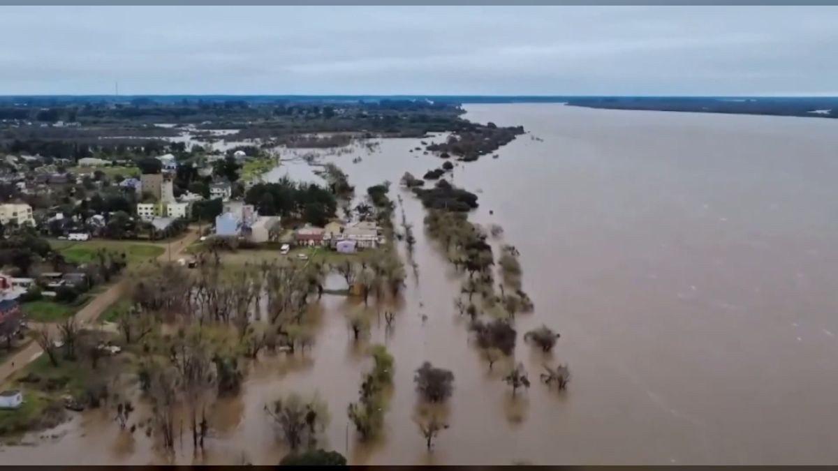 Floods due to flooding of the Paraná River force the evacuation of 100 families in Paraguay