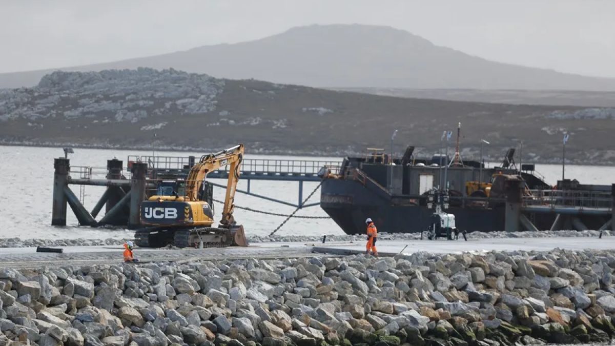 United Kingdom authorizes illegitimate oil exploitation on the continental shelf of the Falkland Islands