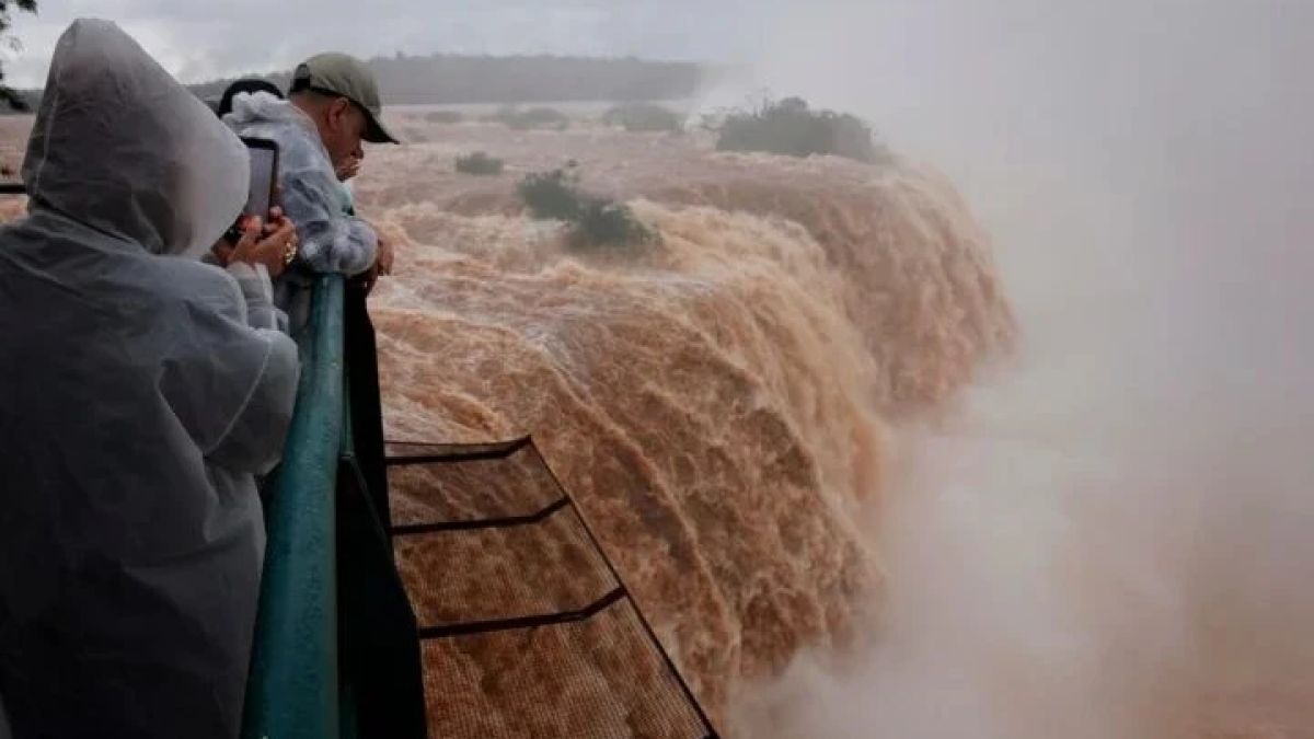 Floods in Paraguay affect 3,000 families due to the flooding of the Paraná River