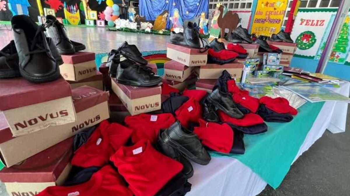 Ministry of Education provides uniforms to Marigüitar students